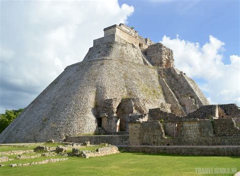 De Opstand van de Maya's Te Uxmal: Een Verloren Stad Ontwaakt Uit De As van Het Imperium